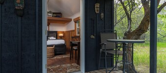 Cozy Queen Cabin Retreat at Pirates Cove | River Access + Bathhouse