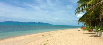 Luxurious Thai-style Villa With a Swimming Pool Just 20 Meters From Beach Access