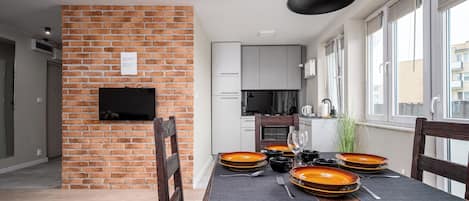 Apartment, Balcony, City View (94) | Living area