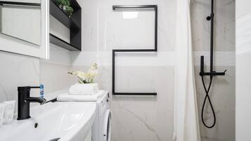 Apartment, Balkon, Stadtblick (94) | Badezimmer