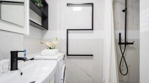 Apartment, Balkon, Stadtblick (94) | Badezimmer | Handtücher