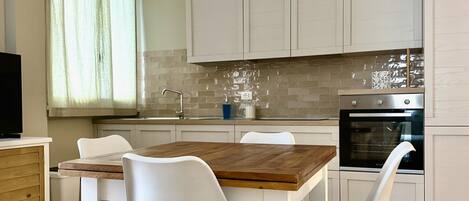 Kühlschrank, Geschirrspüler