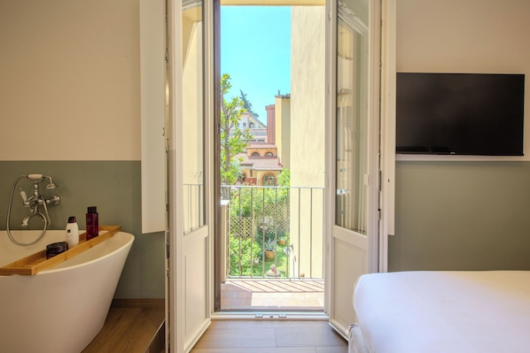 Superior Double Room | In-room safe, free WiFi - B&B Stanze Guelfe (Florence)