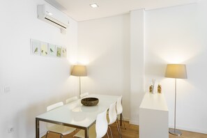Apartment | Dining