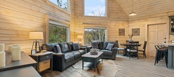 Lux Getaway by Center Hill Lake - Hot Tub - 3BD/3BA + Bunk Room