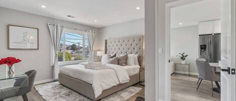 4 bedrooms, iron/ironing board, WiFi, bed sheets