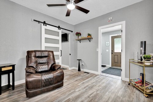 Modern 3BDRM Near Downtown & MSU