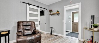 Modern 3BDRM Near Downtown & MSU