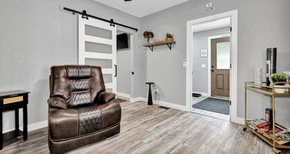 Modern 3BDRM Near Downtown & MSU