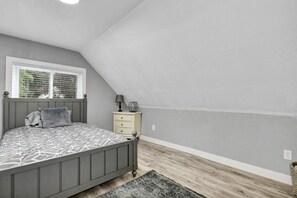 3 quartos, ferros/tábuas de passar roupa, Wi-Fi, roupa de cama