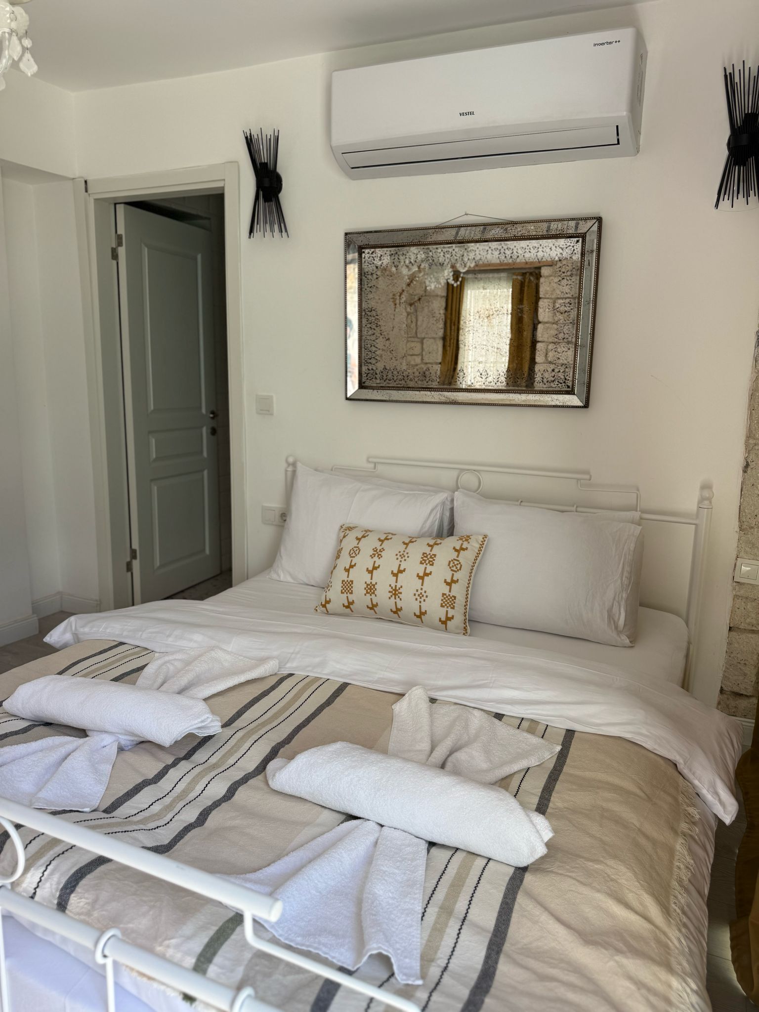 واي فاي مجانًا وملاءات أسرّة