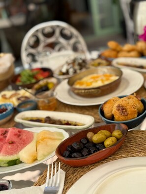 Breakfast buffet - Sadele Hacımemiş (Cesme)