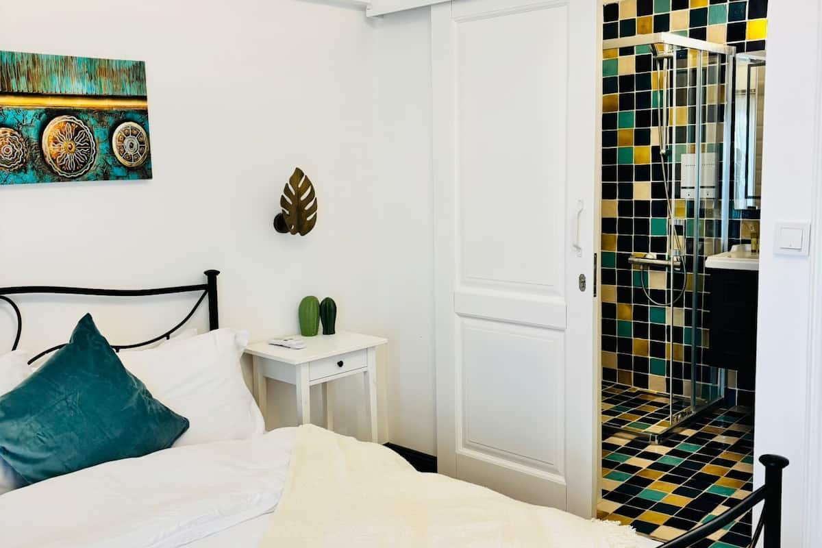 Wifi gratis y ropa de cama