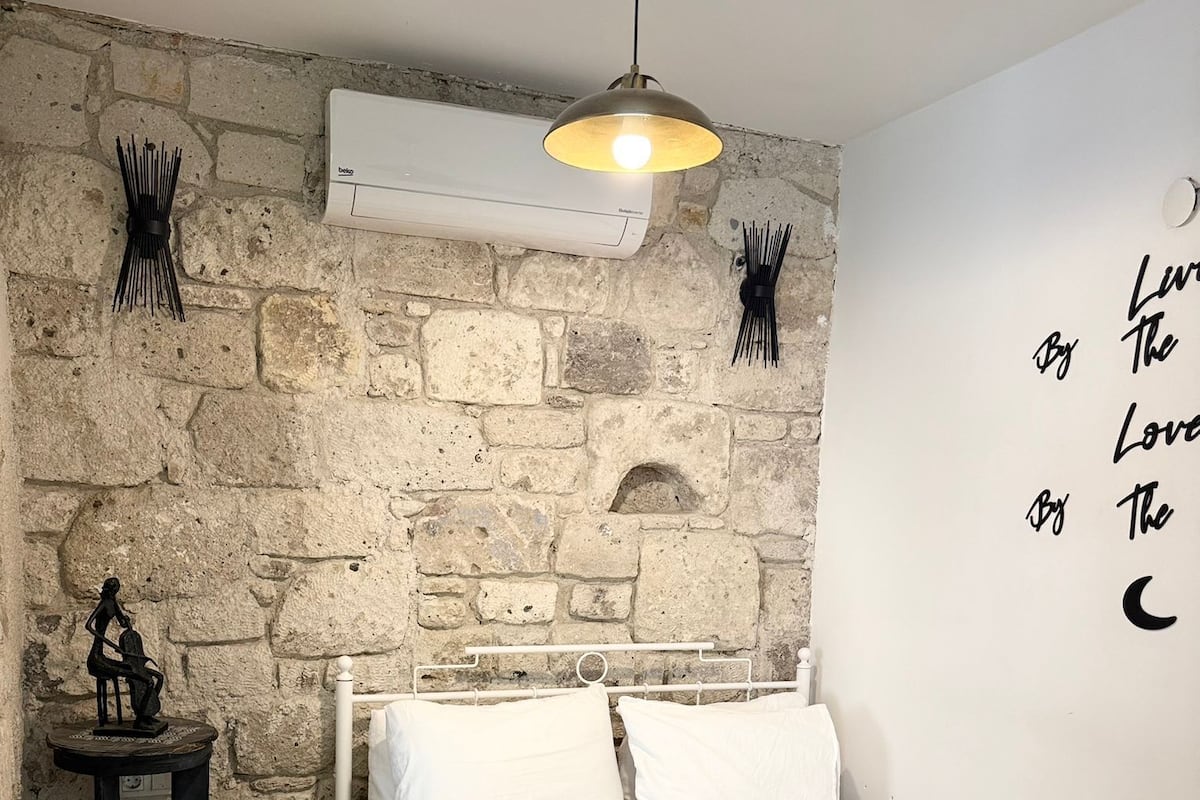 Free cribs/infant beds, free WiFi, bed sheets