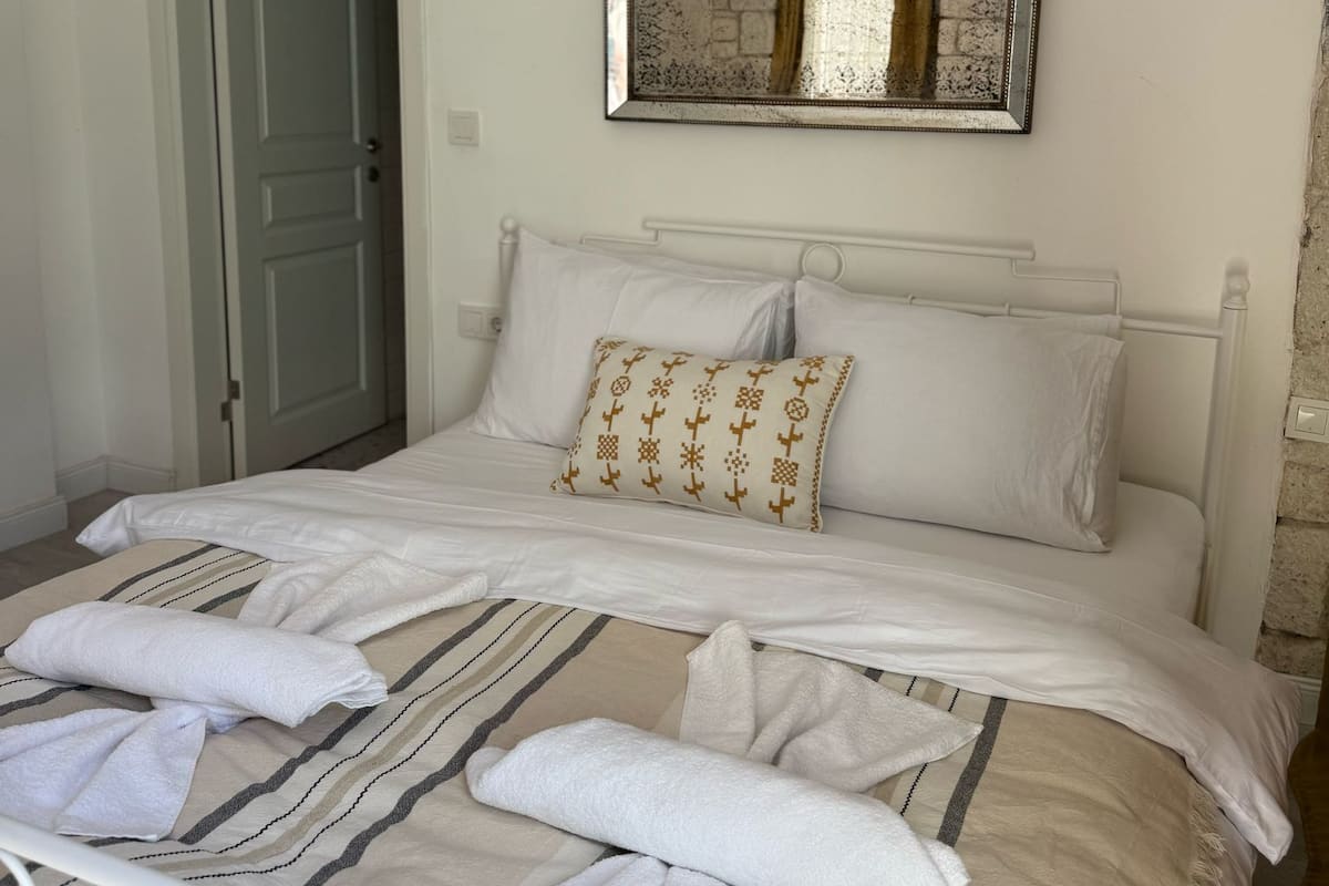 Wifi gratis y ropa de cama