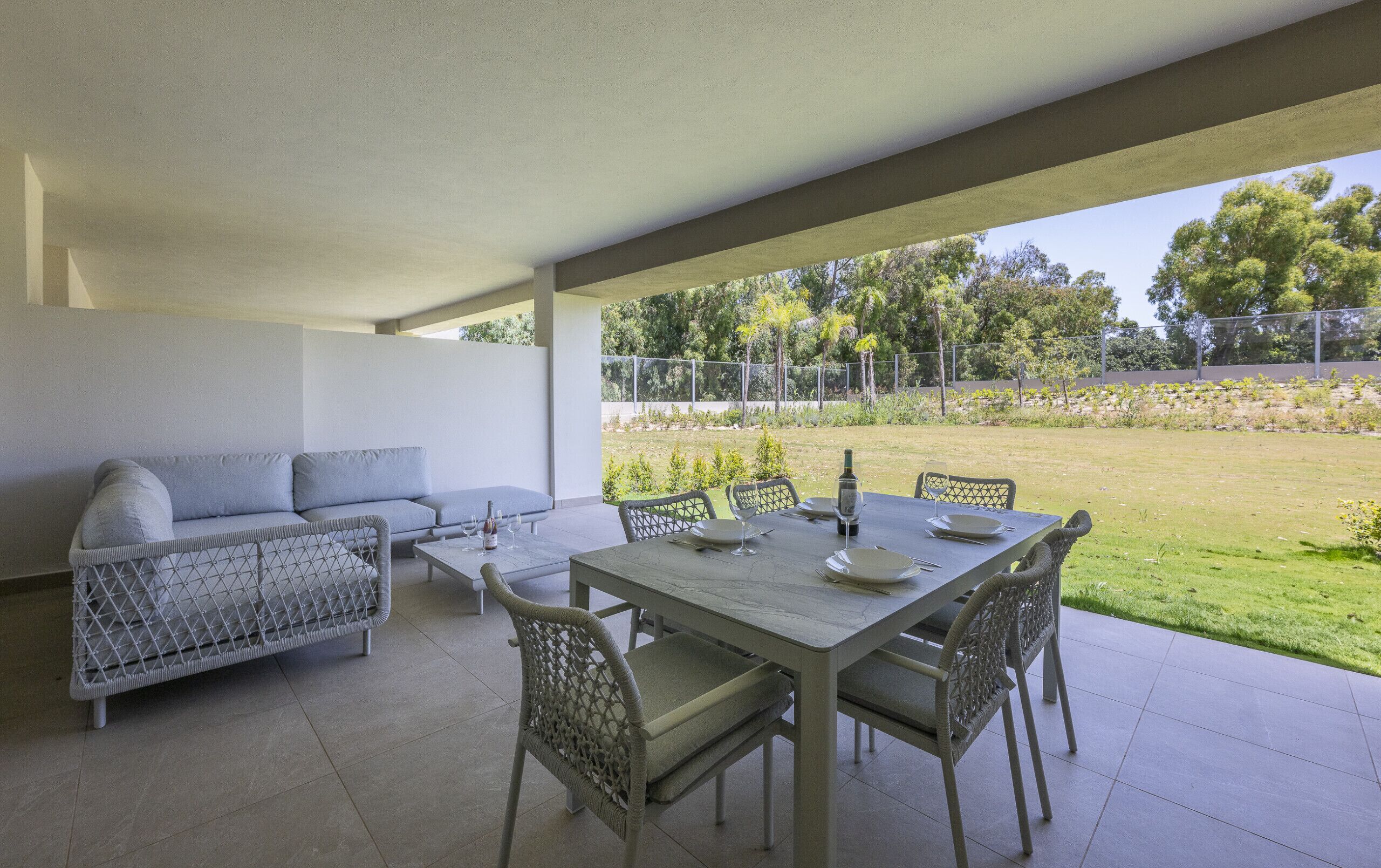 屋外ダイニングエリア