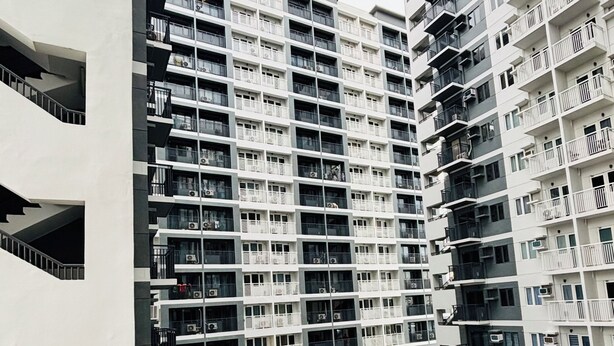 Chambre, 1 chambre, balcon, vue sur la ville | Piscine | Piscine extérieure