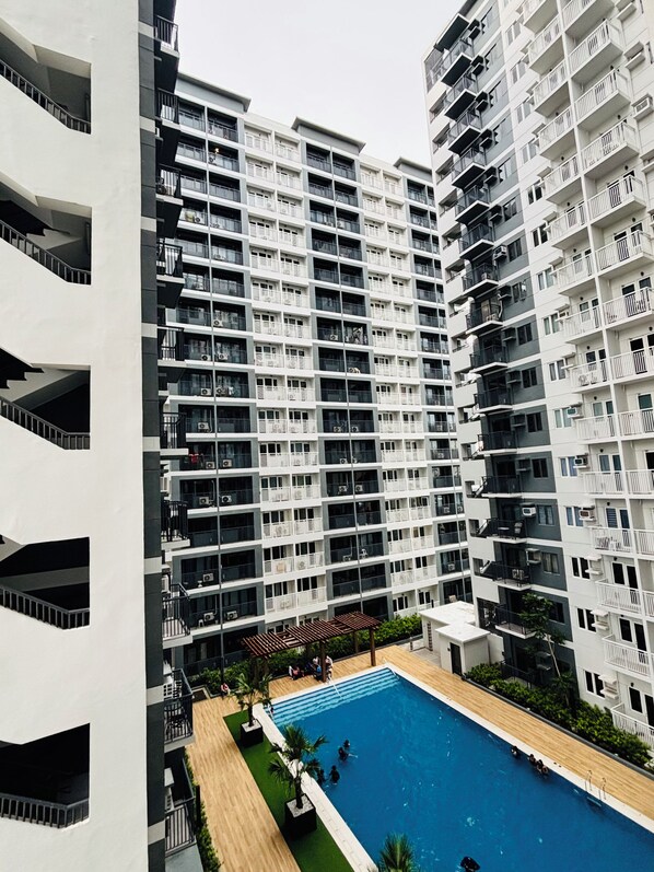 客房, 1 間臥室, 陽台, 城市景觀 | 游泳池 | 室外游泳池