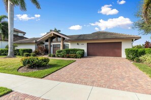 Exterior - Luxurious Beachside Oasis with Infinity Pool on Marco Island (Marco Island)