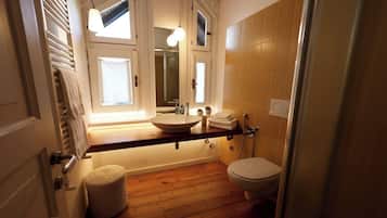 Dusche, Haartrockner, Bidet, Handtücher