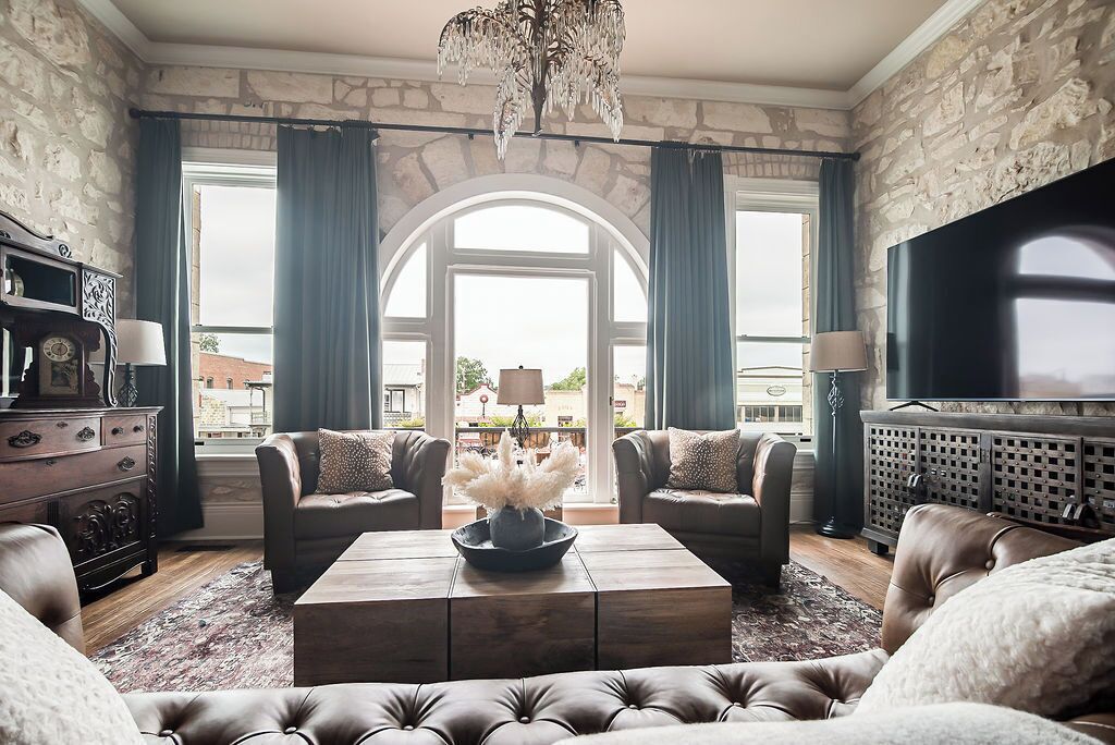 Een smart-tv en boeken