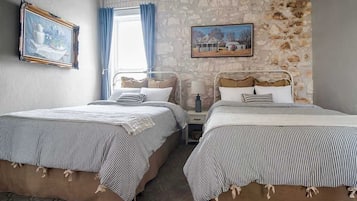2 bedrooms, iron/ironing board, WiFi (free), bed sheets