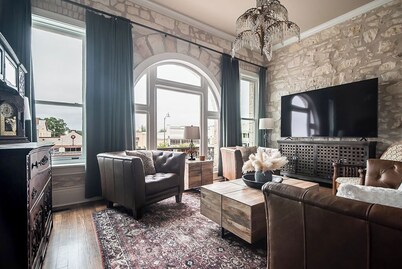 Historic Luxury Suite w/Rooftop Deck Overlooking Main Street