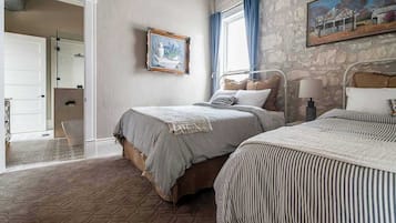 2 bedrooms, iron/ironing board, WiFi (free), bed sheets