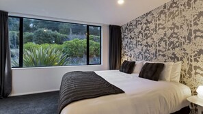 Bureau, fer et planche à repasser, lit parapluie, Wi-Fi gratuit