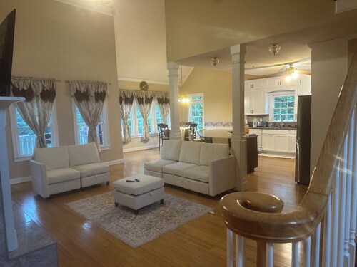 Spacious Lake House with Game Room & Family Amenities and Pc gaming