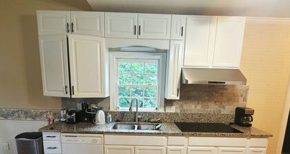 Spacious Lake House with Game Room & Family Amenities and Pc gaming