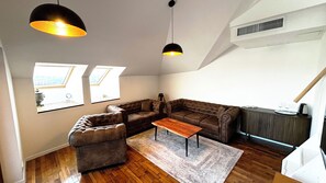 Luxury Apartment, Harbor View | The Admiral | Living area - Casa Damadian (Constanta)