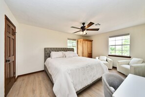 4 bedrooms, iron/ironing board, WiFi, bed sheets