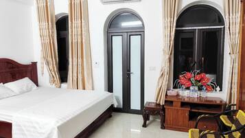 Deluxe Double or Twin Room, Mountain View | Living area