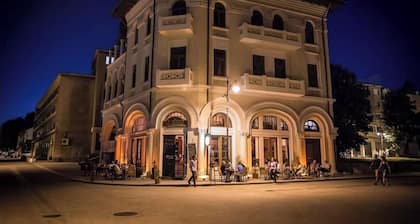Luxury Apartment in Ovidiu Square, Constanta / The Admiral