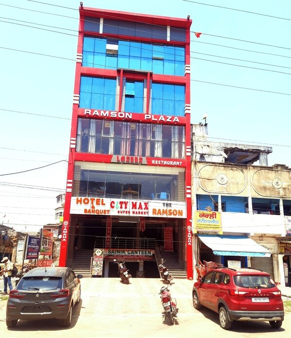 Front of property - Hotel The Ramson (Jhumri Telaiya)