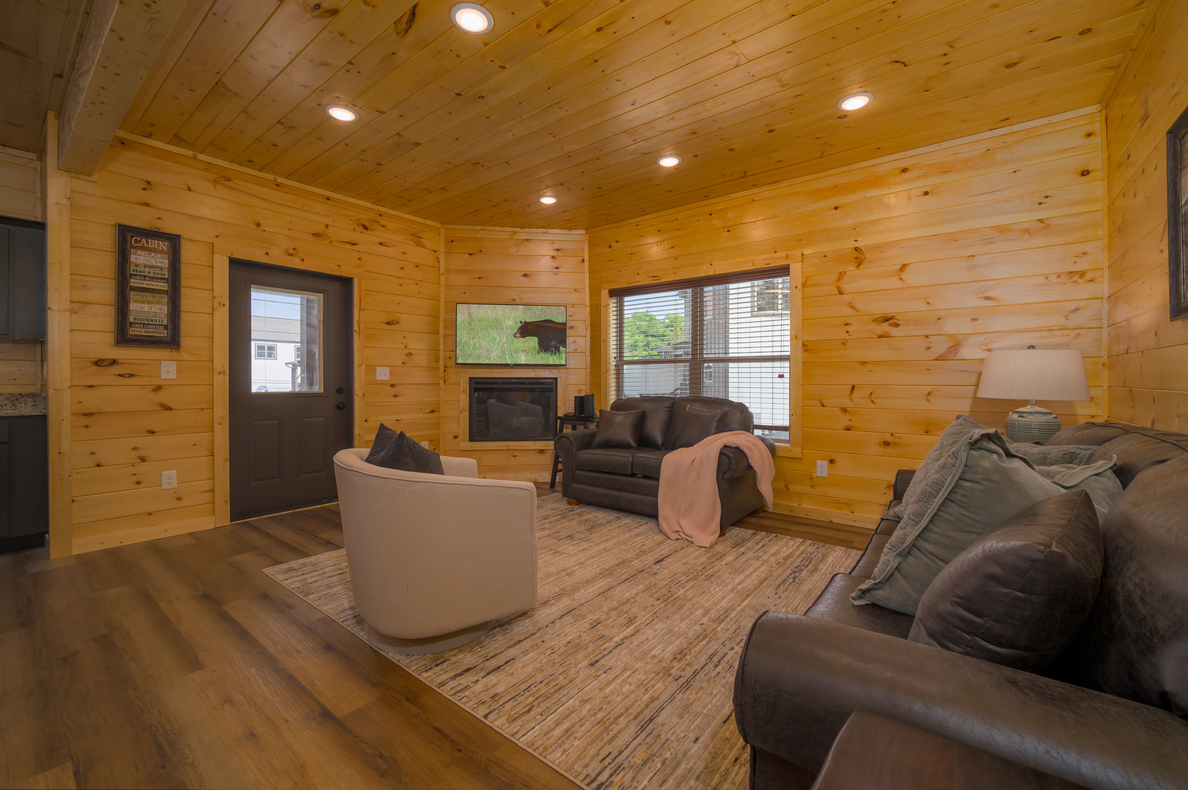 Smart-TV, Kamin, Tischfußball