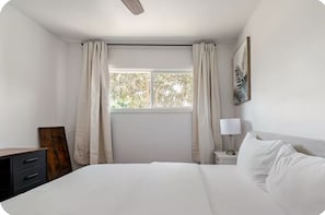 3 habitaciones, tabla de planchar con plancha, wifi y ropa de cama