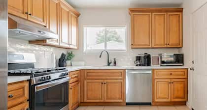 âCharming 3BR Retreat-Family-Friendly-Near Top Attractions!