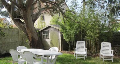 Pornichet quiet vacation home with enclosed garden.