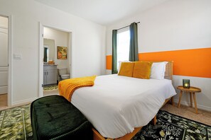 6 slaapkamers, een bureau, een strijkplank/strijkijzer, gratis wifi