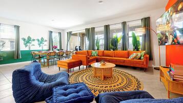 Smart-tv, een tafeltennistafel en een muziekbibliotheek