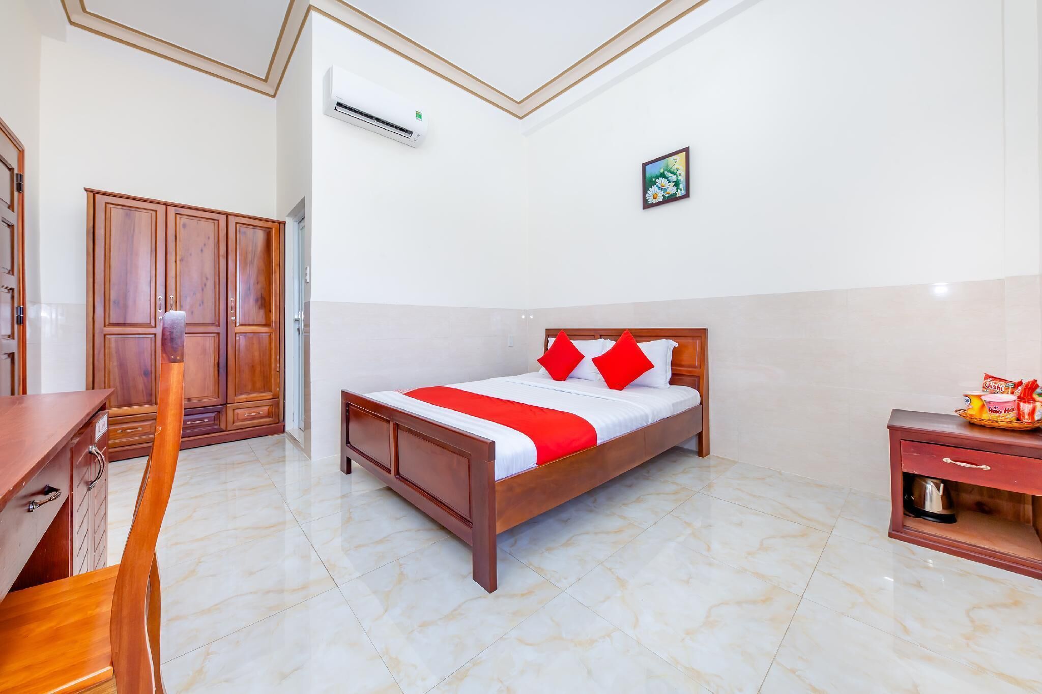 Memory foam beds, laptop workspace, free WiFi