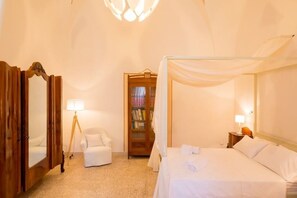 2 bedrooms, bed sheets