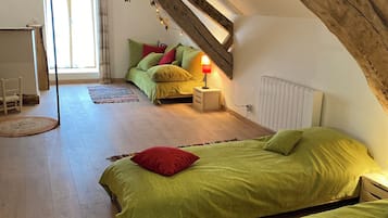 2 bedrooms, iron/ironing board, WiFi, bed sheets
