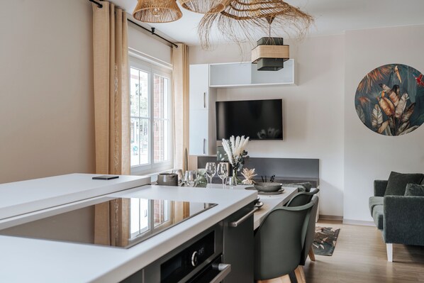 Fridge, microwave, oven, dishwasher