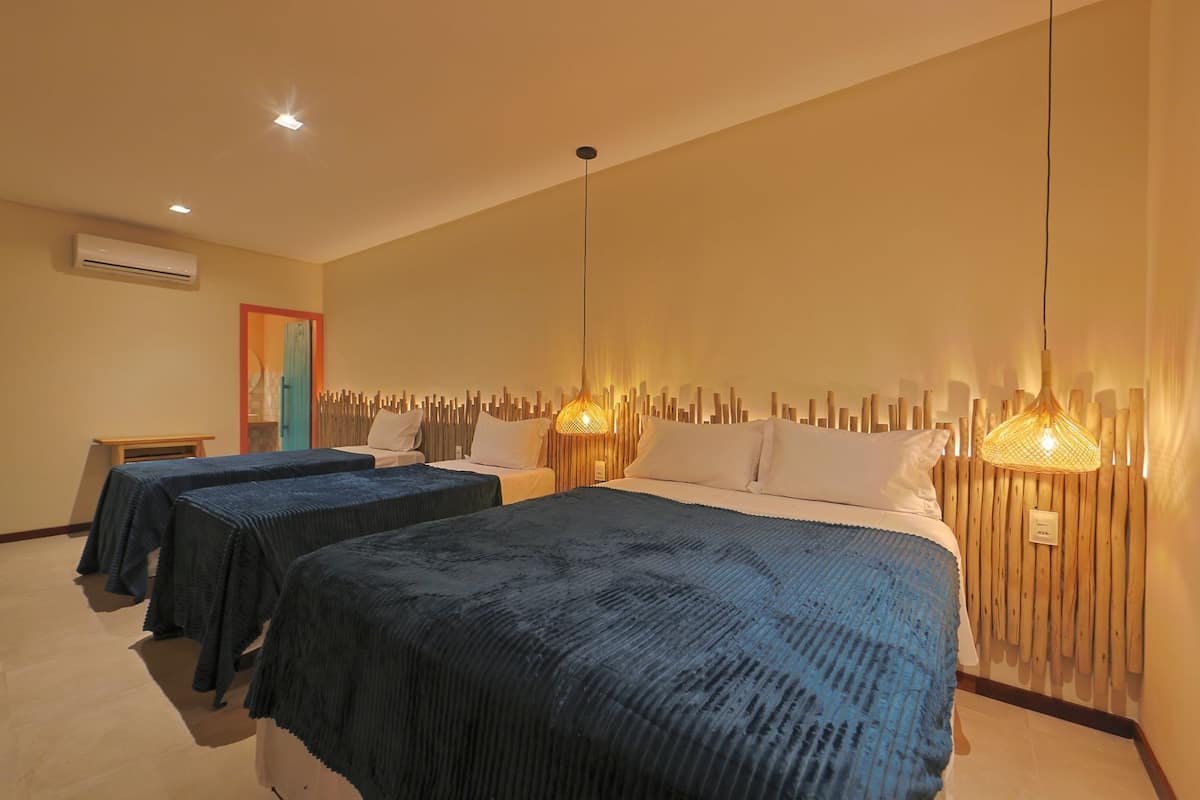 Family Quadruple Room | Meja, Wi-fi percuma