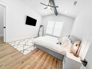 3 bedrooms, desk, free WiFi, bed sheets