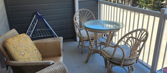 CITQ 314539
Comfy Old Village location that is close to park, pool and amenities
