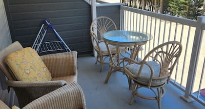 CITQ 314539
Comfy Old Village location that is close to park, pool and amenities